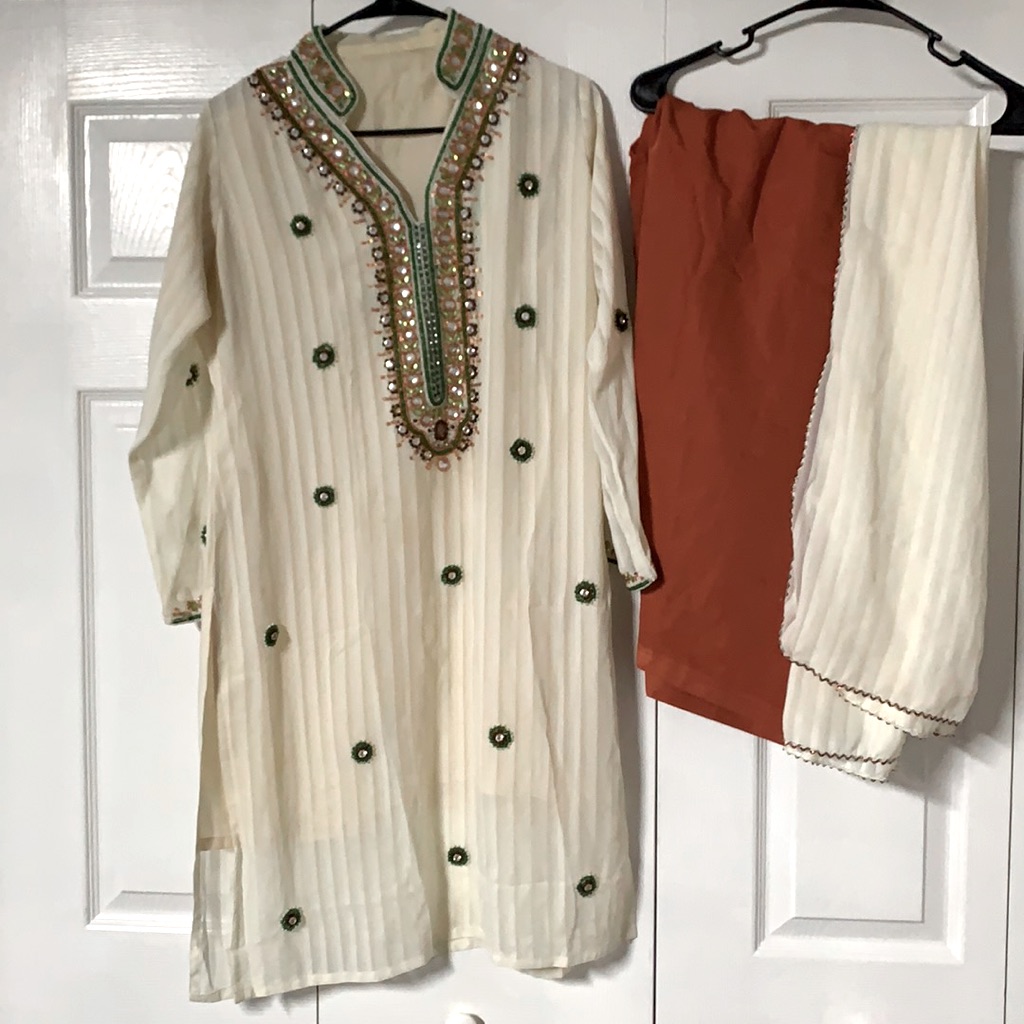 Preowned Off White Pakistani Shalwar Kameez